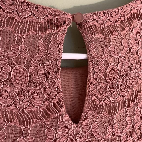 Dark pink blouse. - Picture 5 of 6